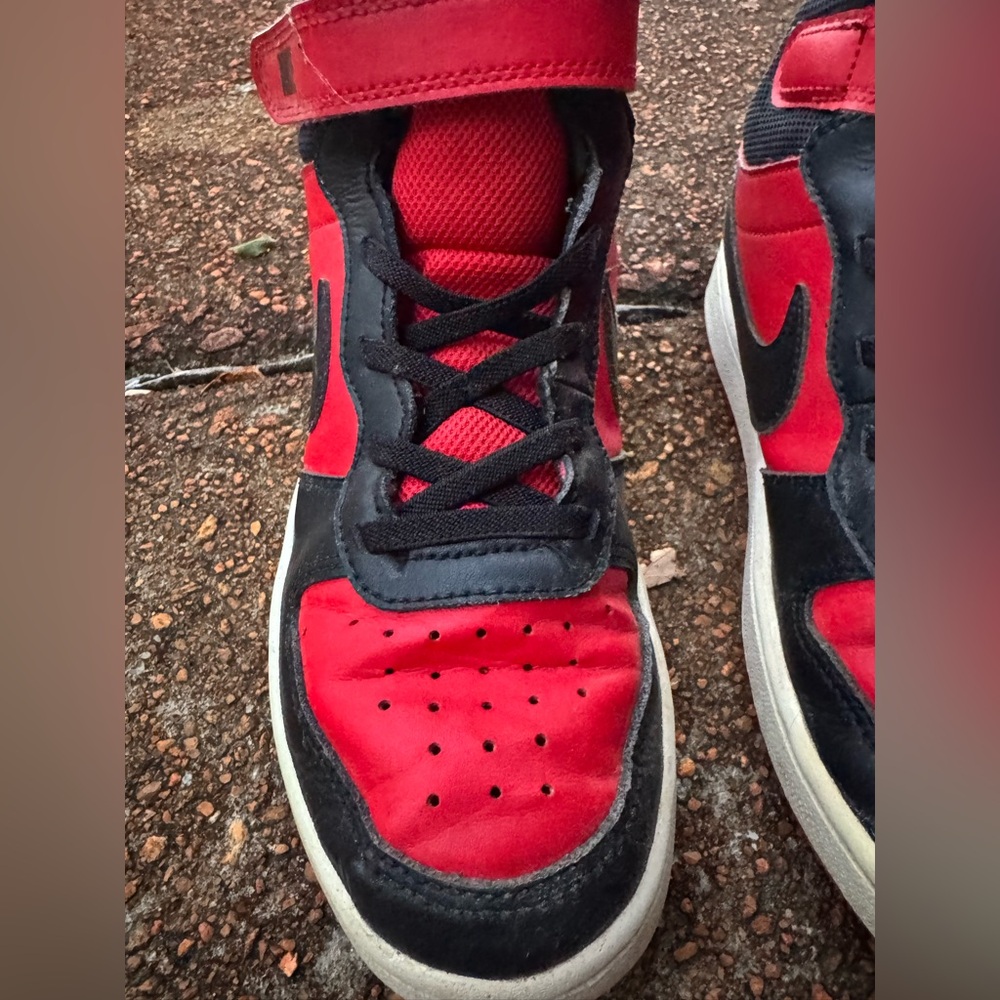 Nike Court Borough Mid 2- Red/Black
Little Kids' Shoes Size 3 - minimal wear! - Picture 6 of 7
